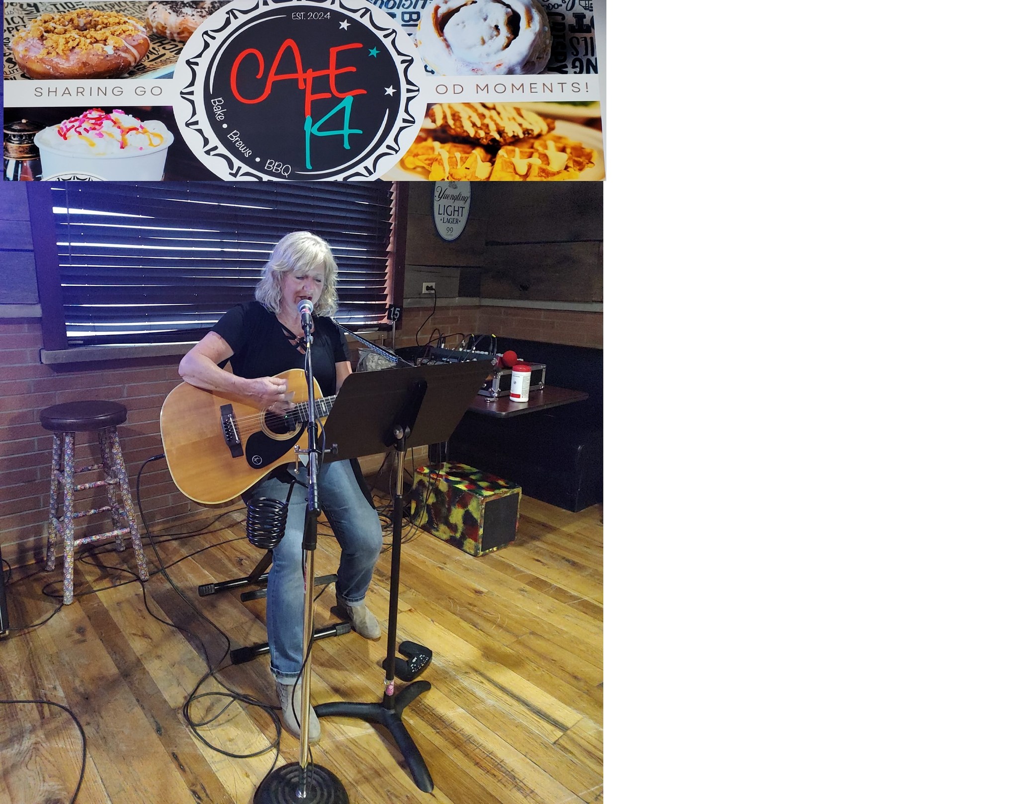 Acoustic Open Mic at Cafe 14